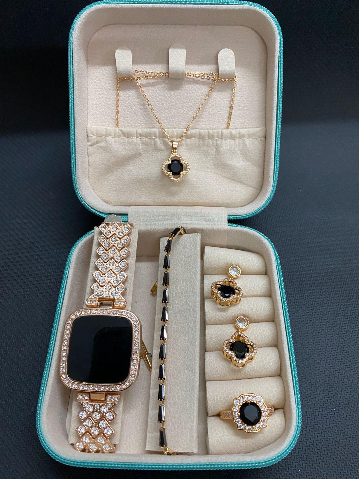 Black Clover Jewelry Set
